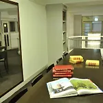 Tulip Centre הירלן