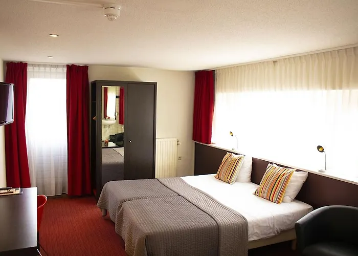 Tulip Centre Hotell 3*